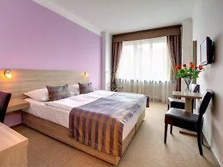فندق ميدا أوف ميوزيم كامبا 3*