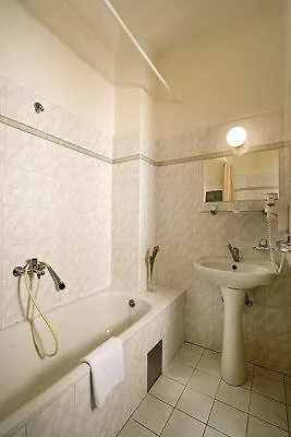 فندق ميدا أوف ميوزيم كامبا 3*